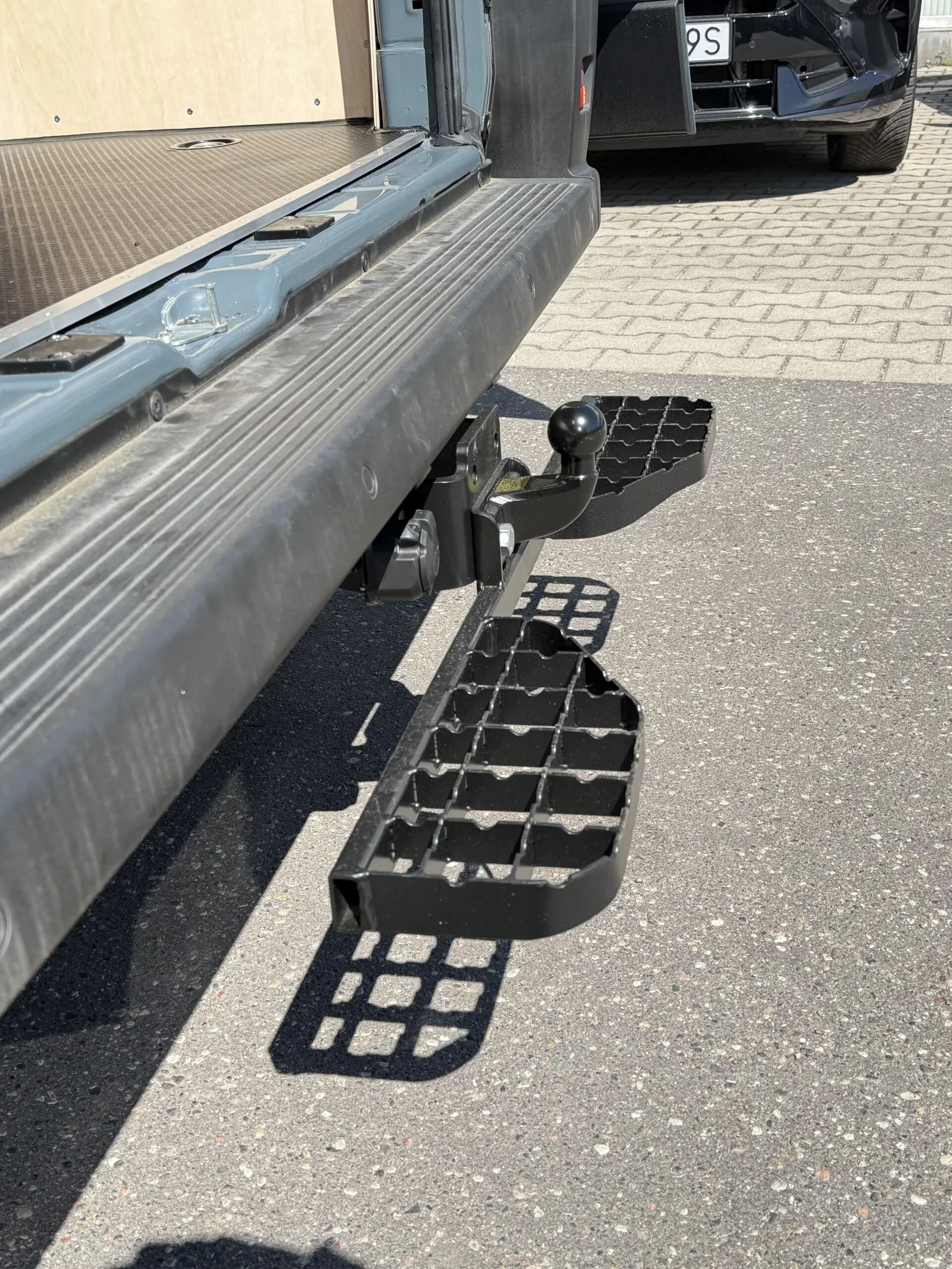 Podwójny stopień na hak holowniczy do Fiat Ducato, M16 - stabilne wejście do kampera i busa - obrazek 2
