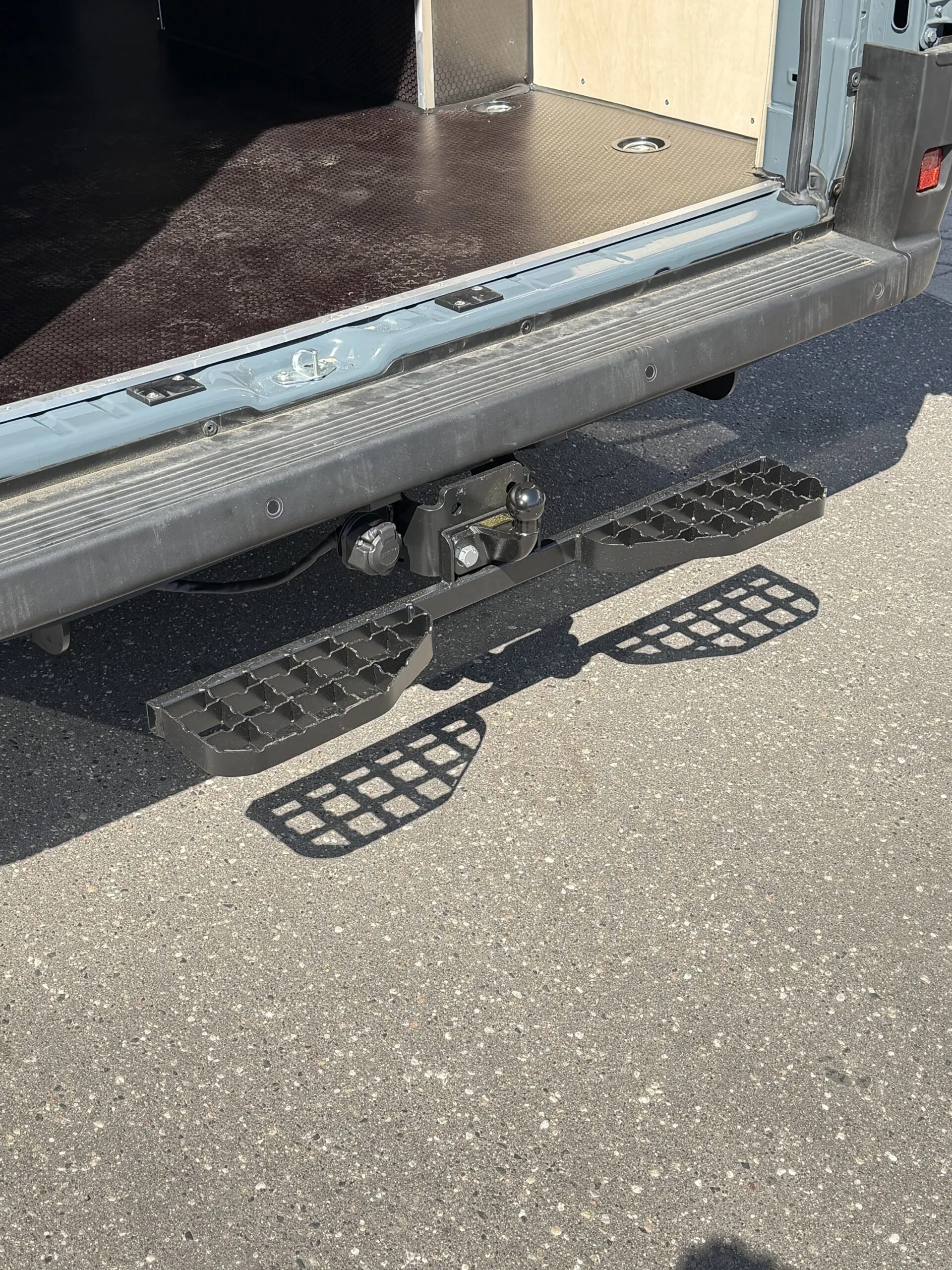 Podwójny stopień na hak holowniczy do Fiat Ducato, M16 - stabilne wejście do kampera i busa - obrazek 9