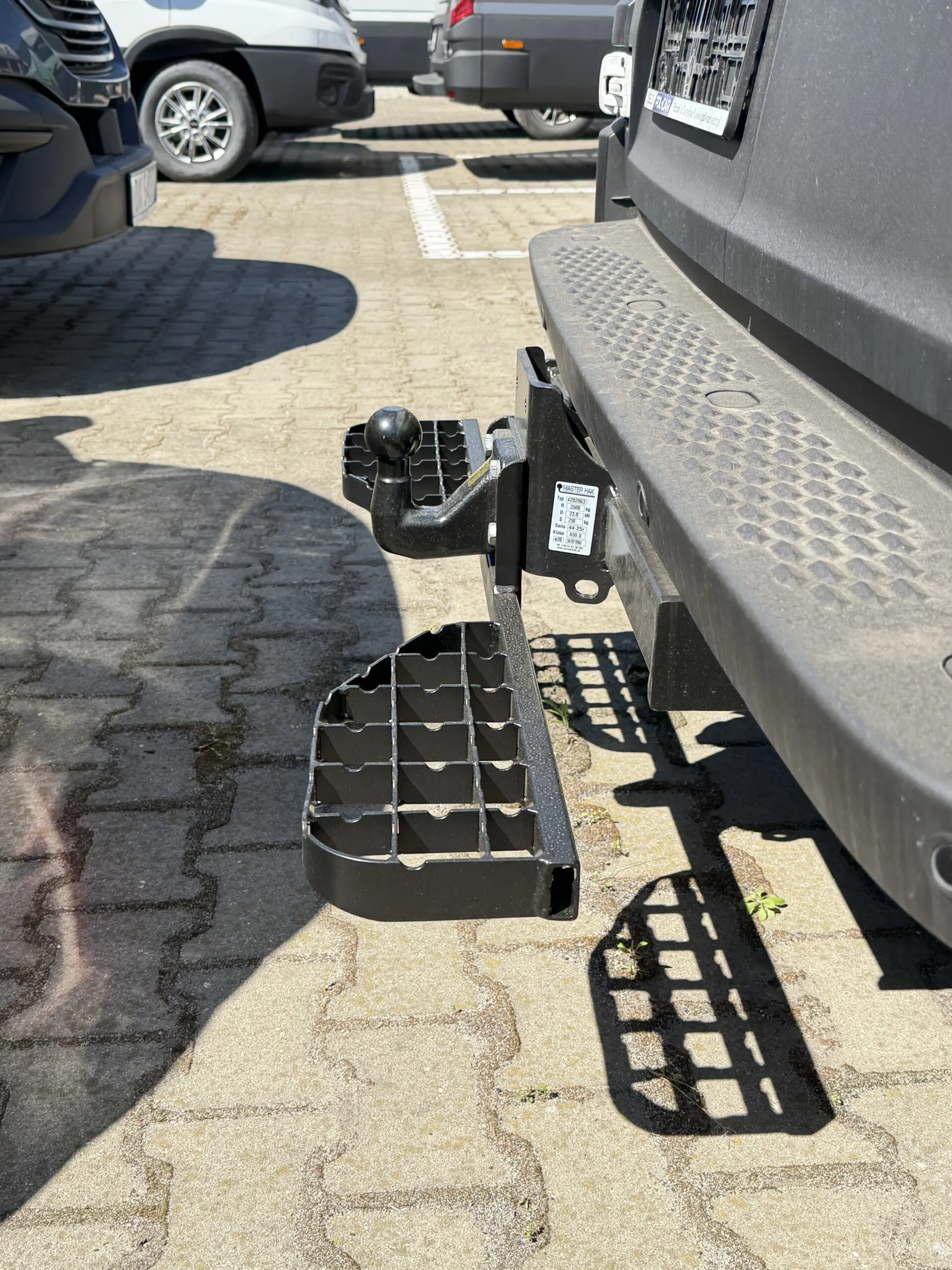 Podwójny stopień na hak holowniczy do Iveco Daily od 05/2014 - kula 4 śruby M10 (83x56 mm) - obrazek 4