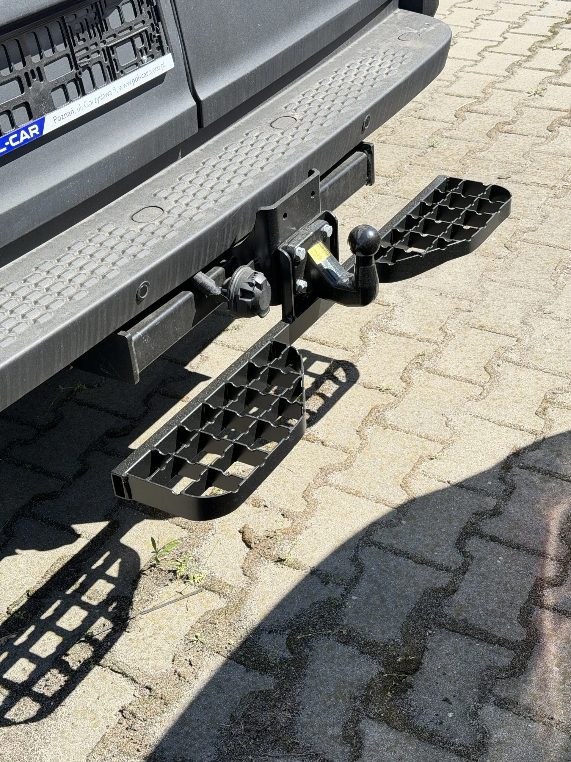 Podwójny stopień na hak holowniczy do Iveco Daily od 05/2014 - kula 4 śruby M10 (83x56 mm) - obrazek 5