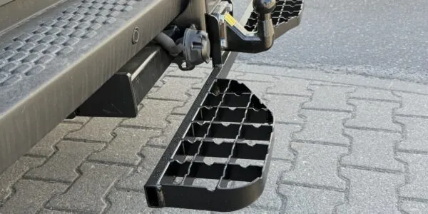 Podwójny stopień na hak holowniczy do Iveco Daily od 05/2014 - kula 4 śruby M10 (83x56 mm)
