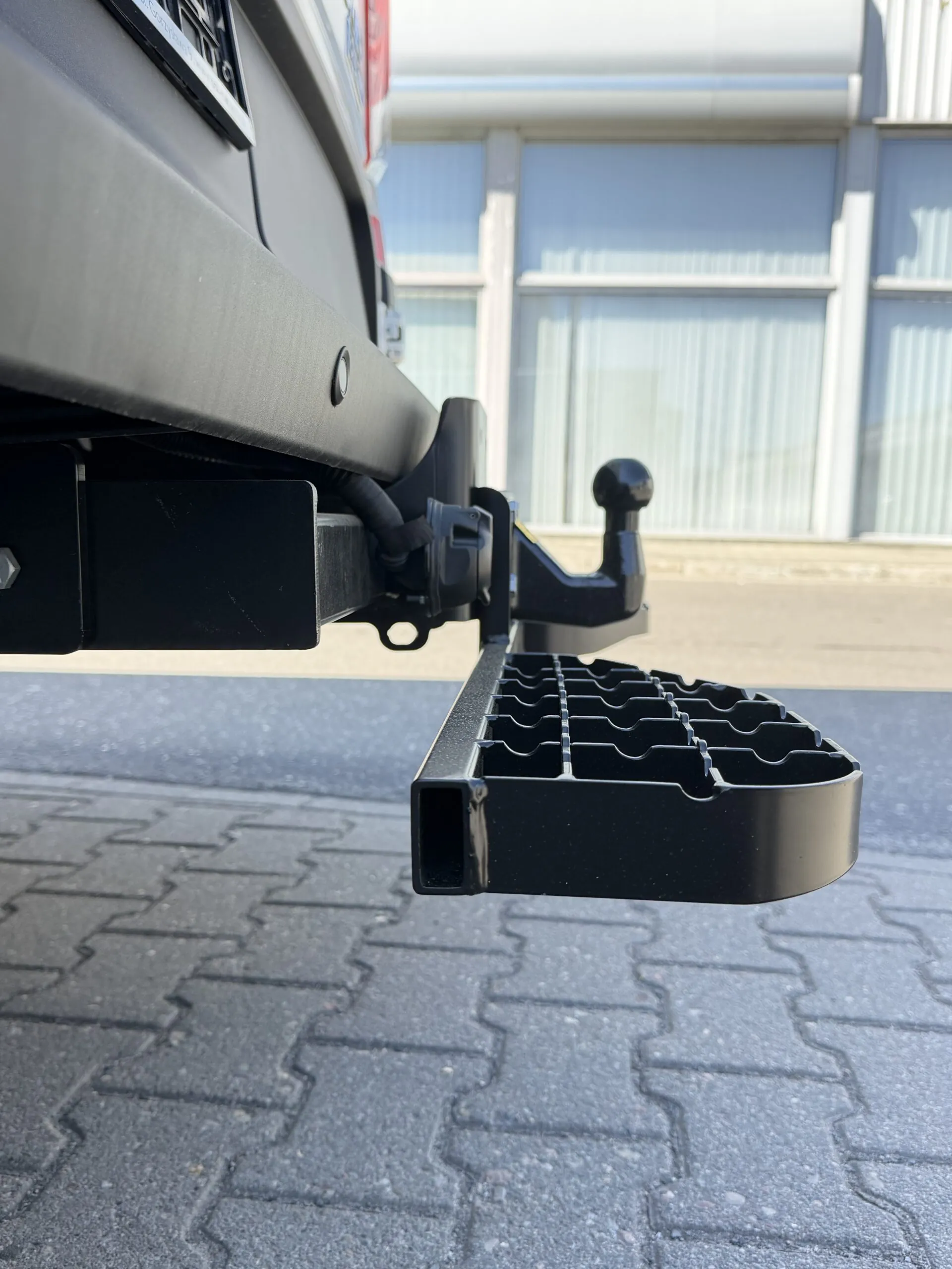 Podwójny stopień na hak holowniczy do Iveco Daily od 05/2014 - kula 4 śruby M10 (83x56 mm) - obrazek 10