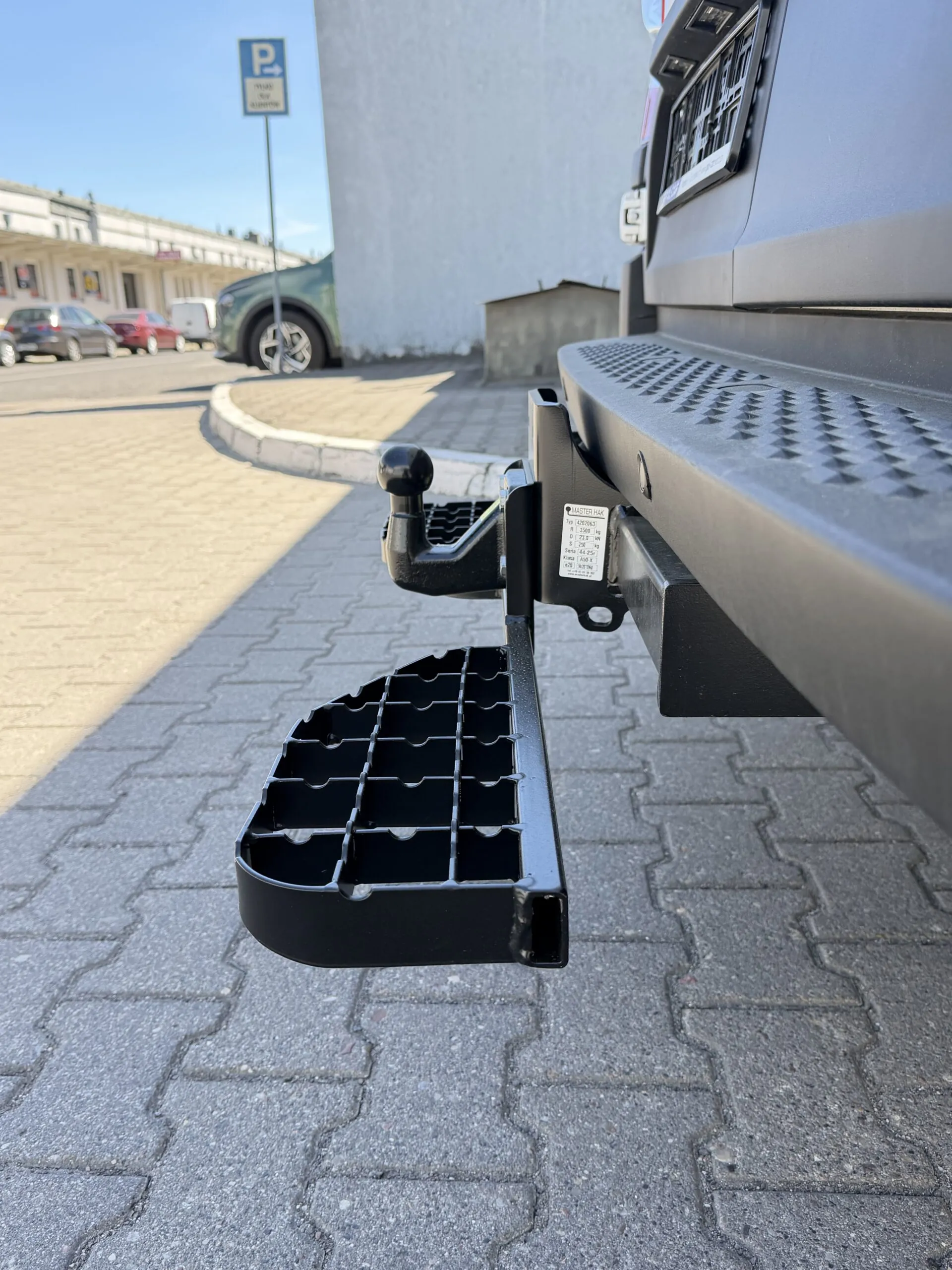 Podwójny stopień na hak holowniczy do Iveco Daily od 05/2014 - kula 4 śruby M10 (83x56 mm) - obrazek 11