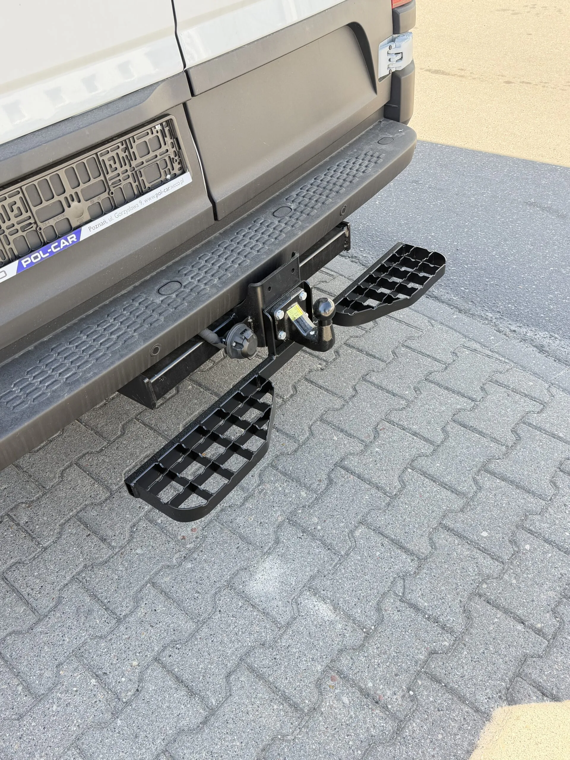 Podwójny stopień na hak holowniczy do Iveco Daily od 05/2014 - kula 4 śruby M10 (83x56 mm) - obrazek 13