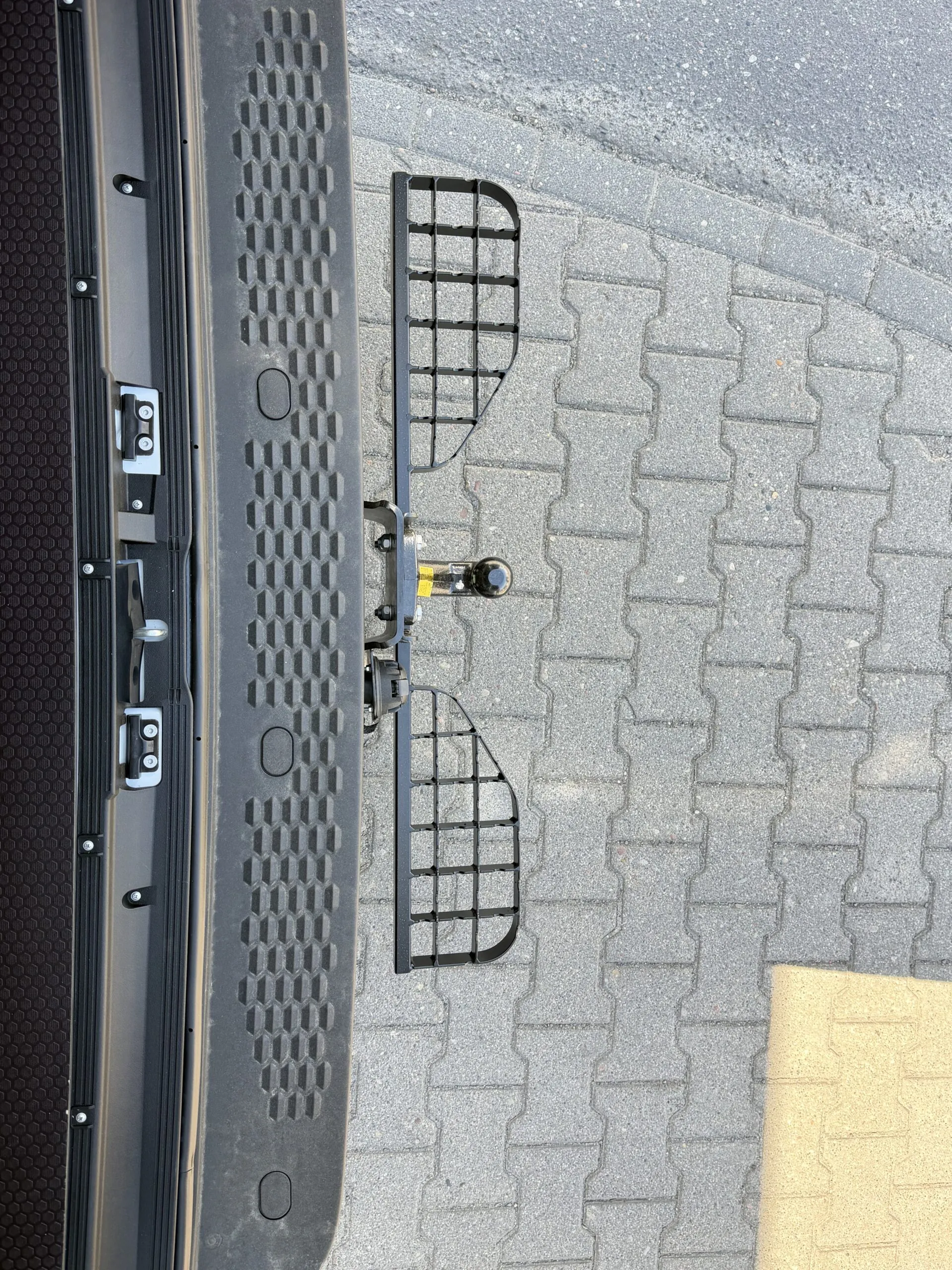 Podwójny stopień na hak holowniczy do Iveco Daily od 05/2014 - kula 4 śruby M10 (83x56 mm) - obrazek 14